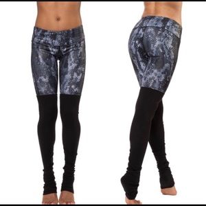 Alo Yoga Goddess snake print Leggings